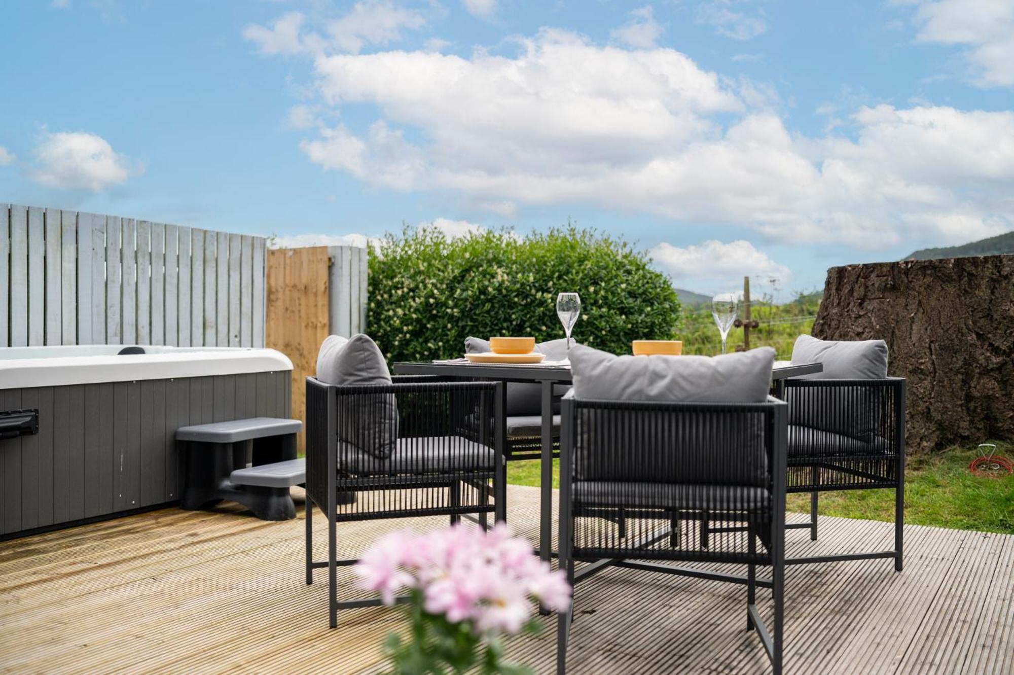 Kinnaird Woodland Lodges ピトロクリー エクステリア 写真