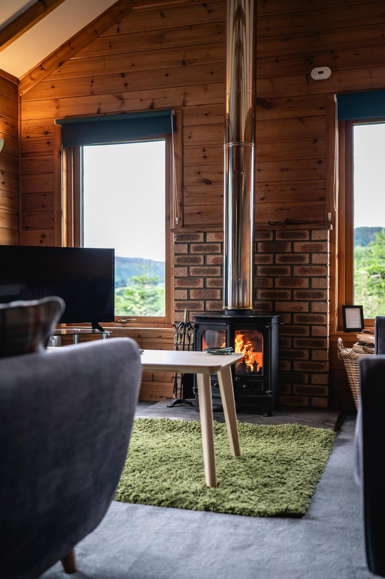 Kinnaird Woodland Lodges ピトロクリー エクステリア 写真