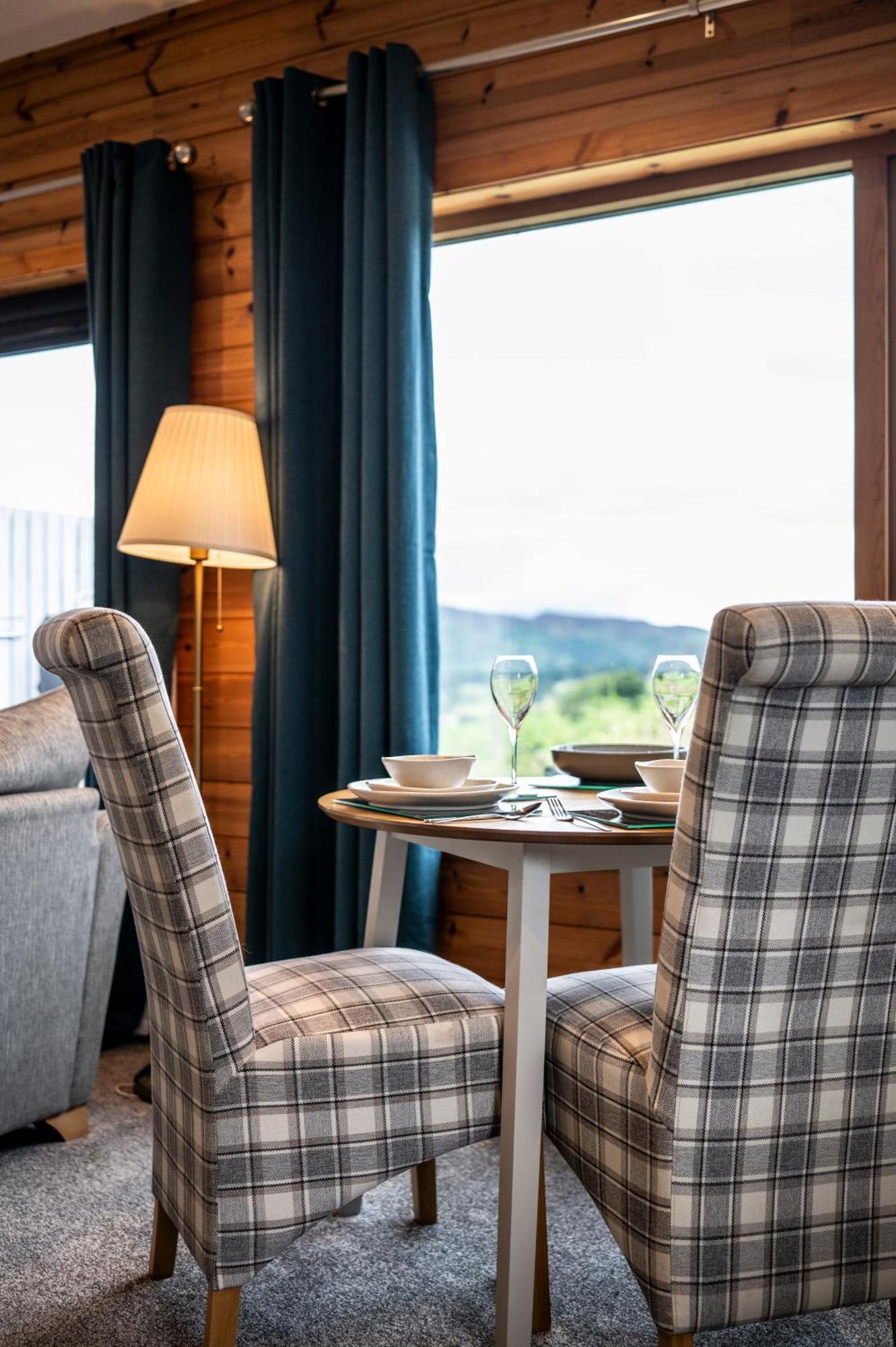 Kinnaird Woodland Lodges ピトロクリー エクステリア 写真